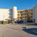 Vue Et Parking *